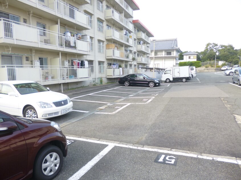 敷地内駐車場完備 白川台藤ハイツ
