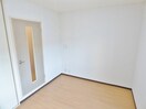 角部屋で２面採光の明るい洋室 ライフメイト松本