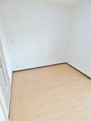 角部屋で２面採光の明るい洋室 ライフメイト松本