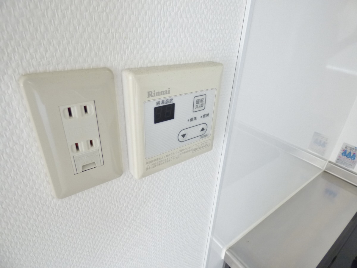 給湯器リモコン 稲葉町ハイツ