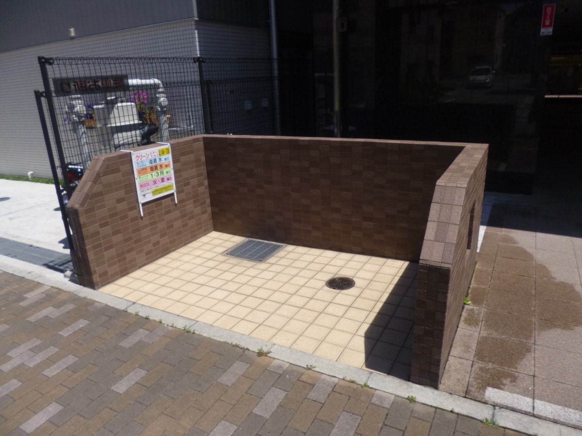 敷地内ゴミステーション ＴＨＲＥＥ　ＤＥＥＲ