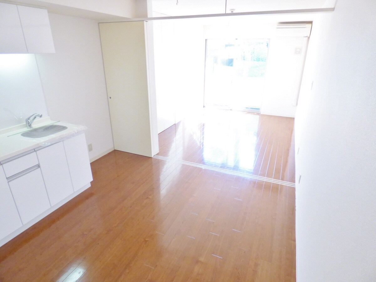 広々とした明るい洋室 ＰａｒｋＣｏｕｒｔ離宮前