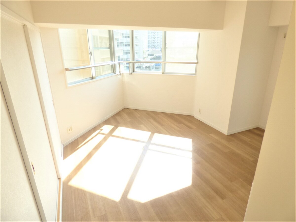 明るいリビング ル・パレ須磨