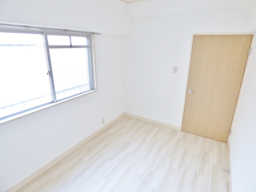 白を基調とした明るい洋室 落合ハイツＡ棟