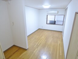 ９帖ある広々とした洋室