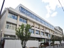 駒ケ林中学校(中学校/中等教育学校)まで693m 丸吉マンション
