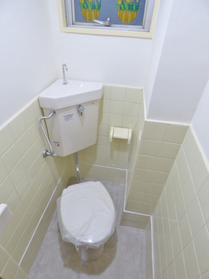窓付で清潔感のあるトイレ 丸吉マンション