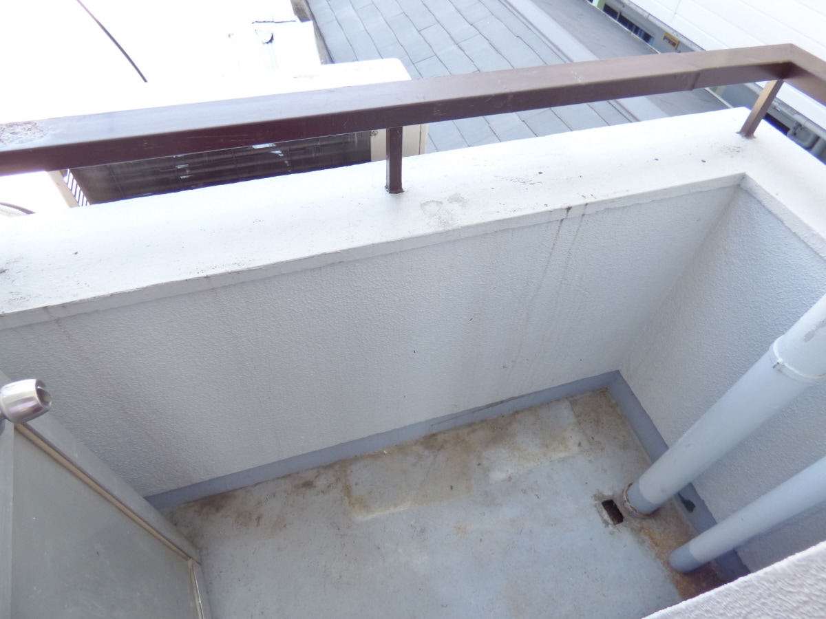 南東向きバルコニーで日当たり良好 丸吉マンション