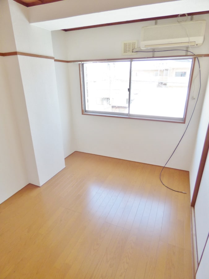 明るい洋室 丸吉マンション