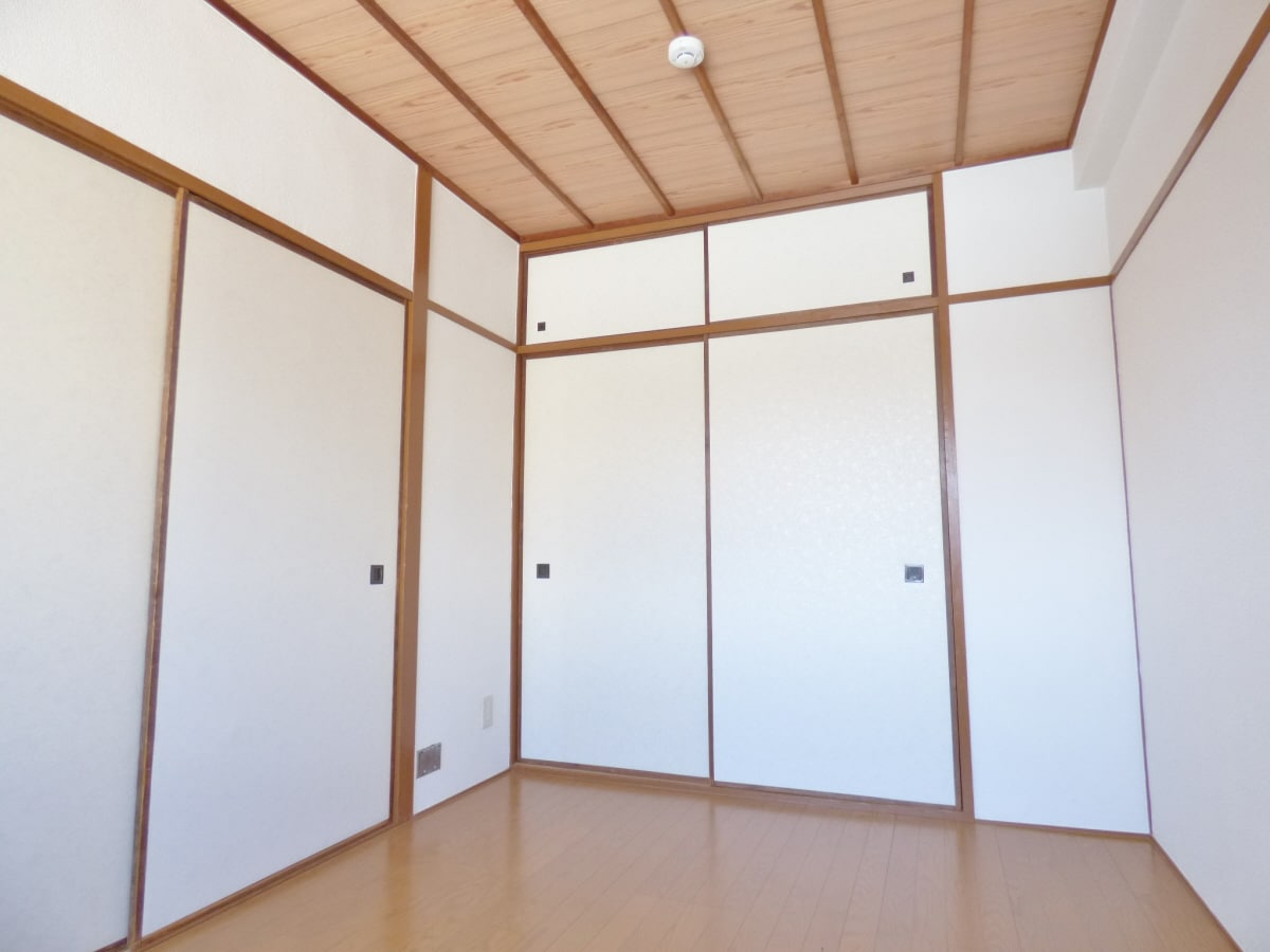 明るい洋室 丸吉マンション