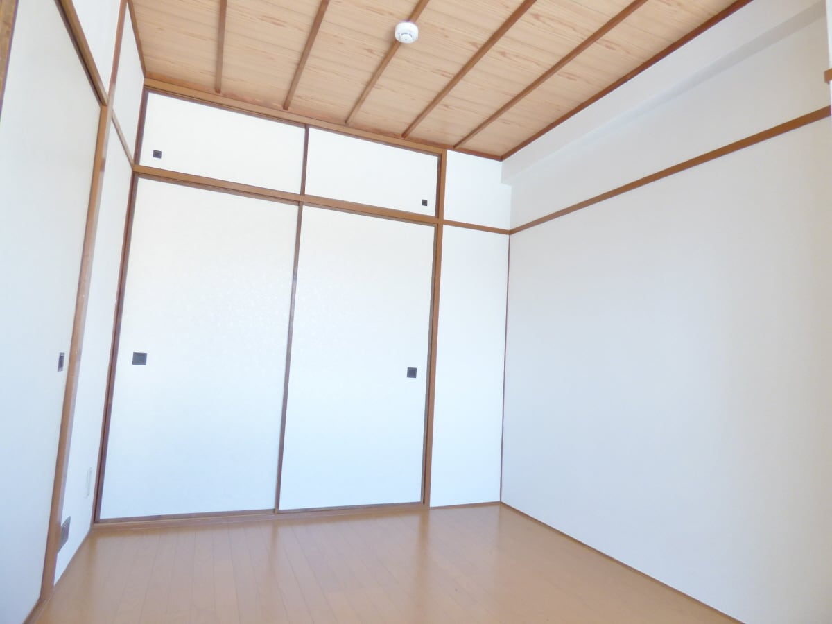 明るい洋室 丸吉マンション