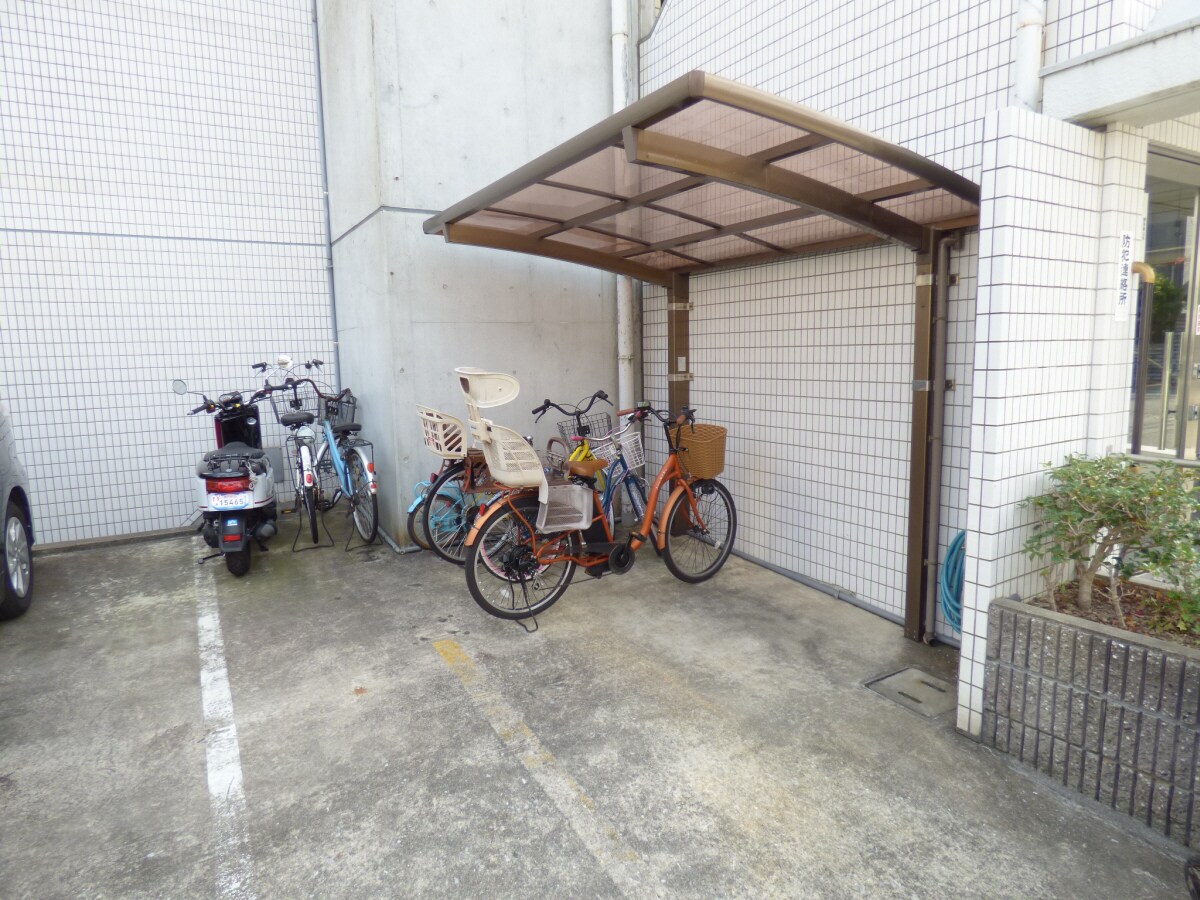 駐輪場 ヴィラン橋本