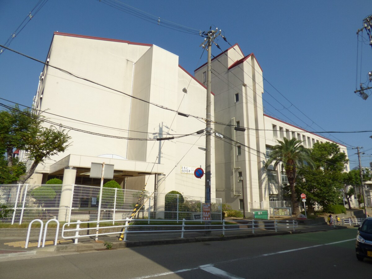 東須磨小学校(小学校)まで413m ヴィラ若木