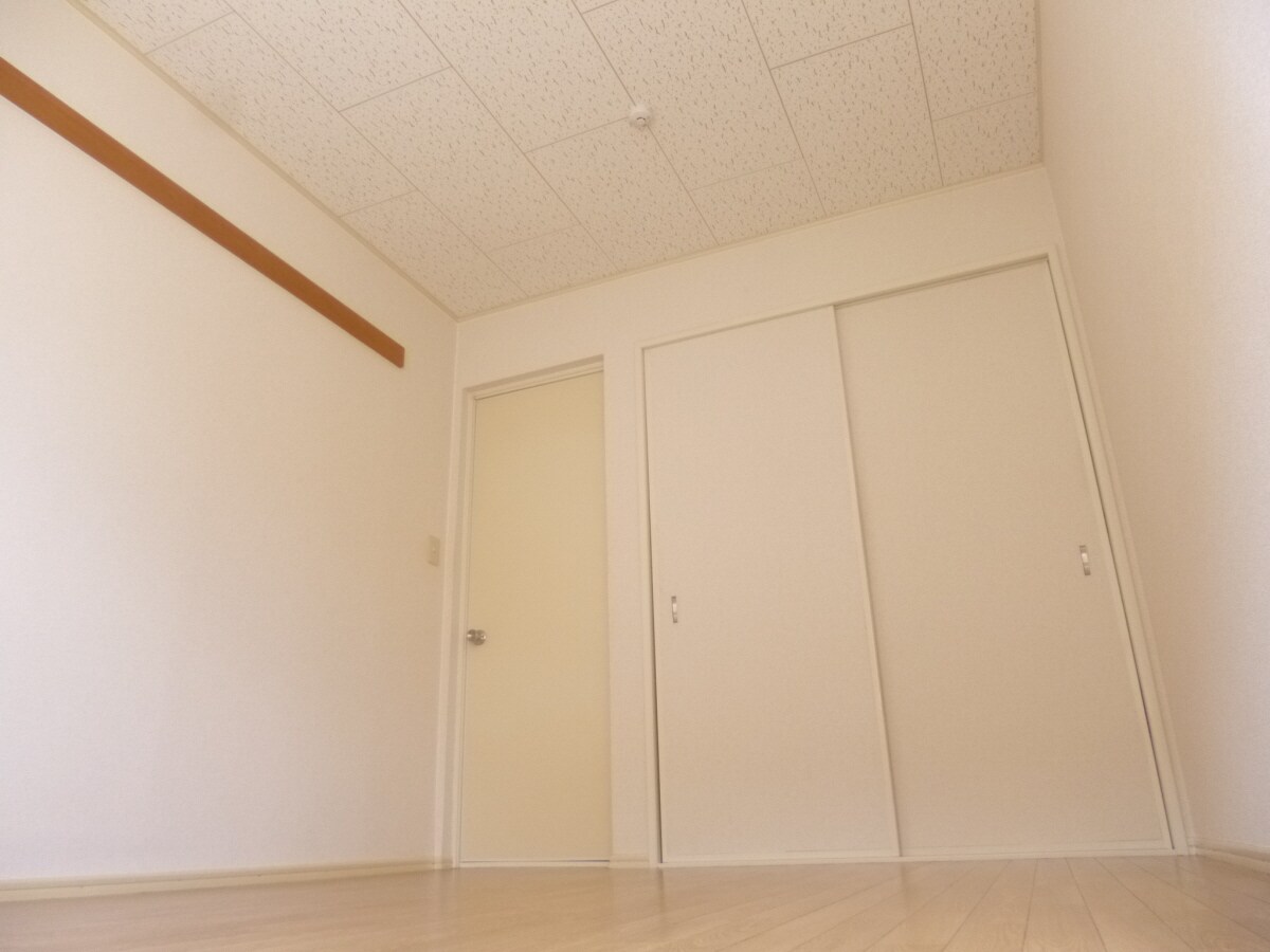 キレイな洋室 ヴィラ若木