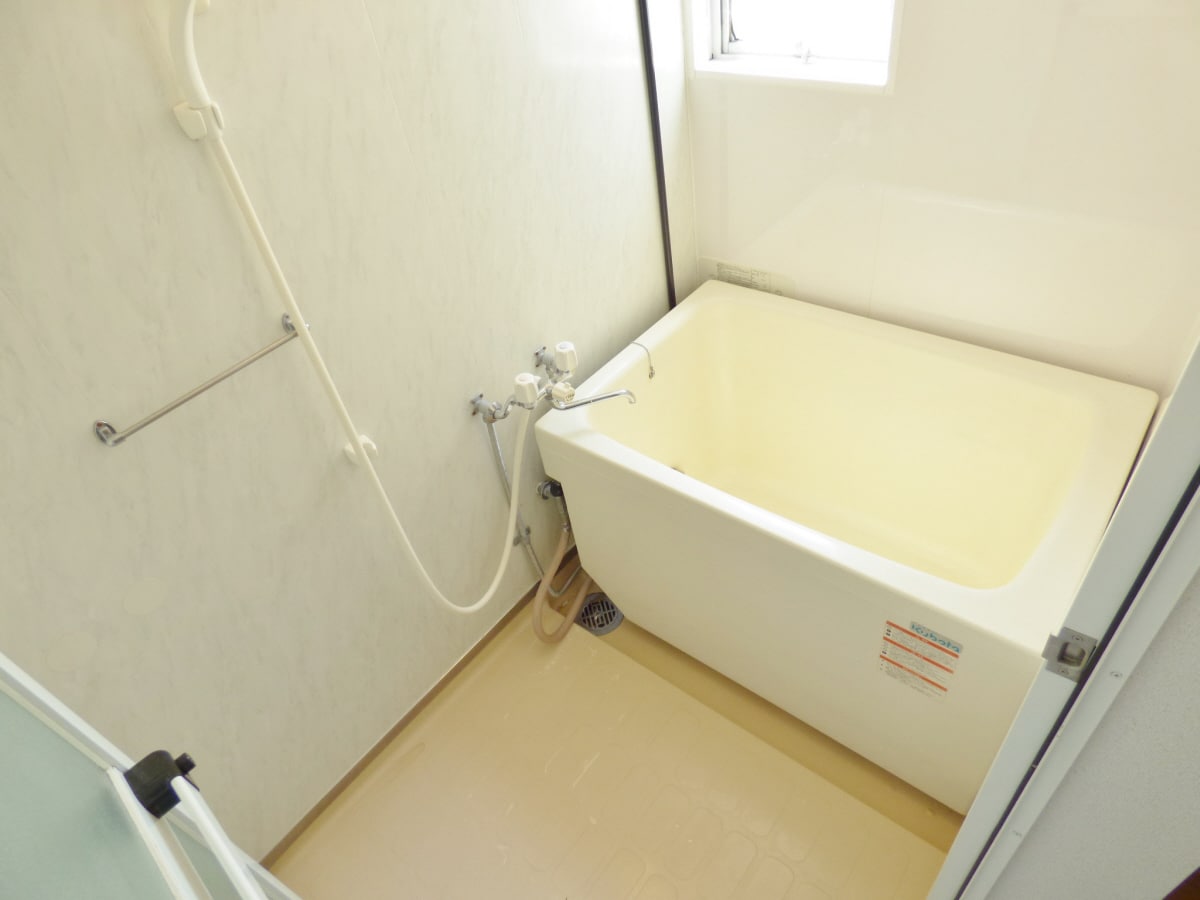 窓付で換気のよい浴室 グリーンヒル白川