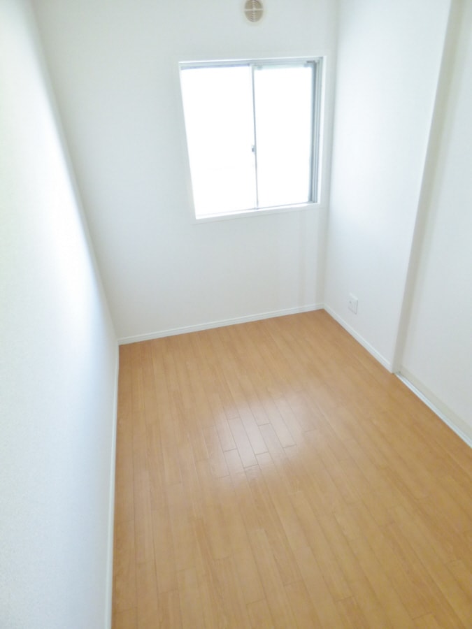 物置として使える２．５帖の洋室 グリーンヒル白川