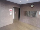 キレイなエントランス グリーンコート若草