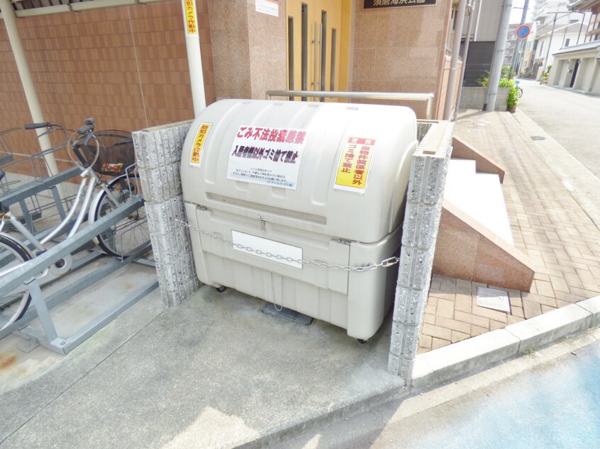 敷地内ゴミステーション シャルマン須磨海浜公園