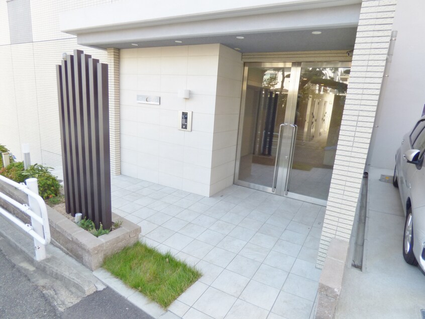 オートロック完備のオシャレなエントランス Ｂｌａｎｃ　Ｐｕｒ