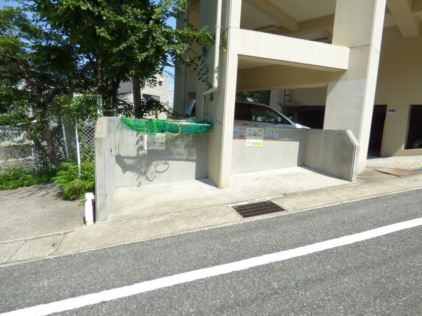 敷地内ゴミステーション プリオーレ須磨