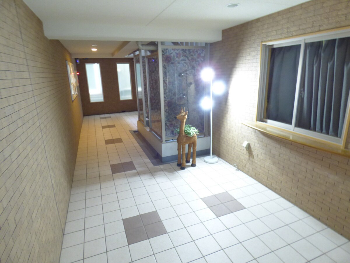 オシャレなエントランス 東海道本線・山陽本線<JR神戸線>/須磨海浜公園駅 徒歩3分 2階 築18年