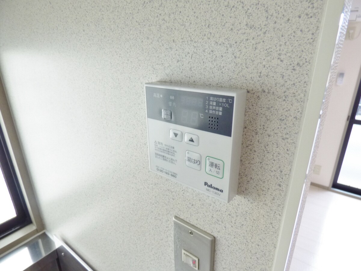 給湯器リモコン 大久保ハイツ
