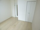 白を基調とした明るいフローリング アクシア須磨浦Ⅱ