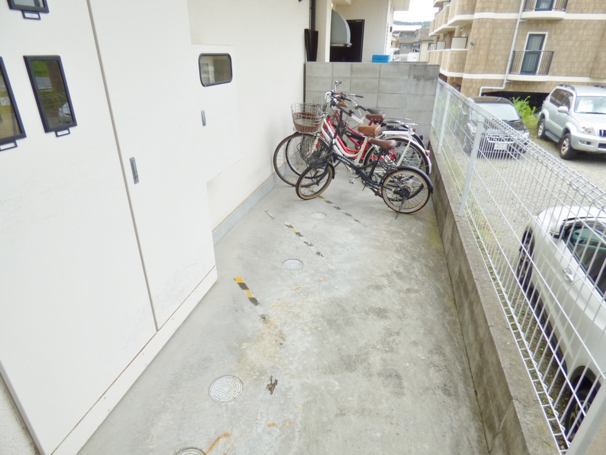 駐輪場 カーメルガーデン