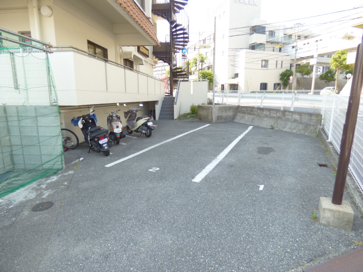 駐輪場 白川台ハイツ