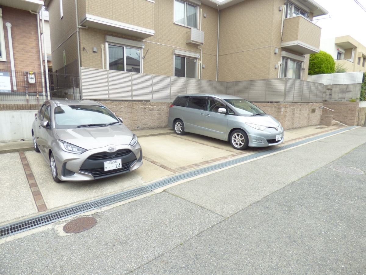 敷地内駐車場完備 神戸６番館