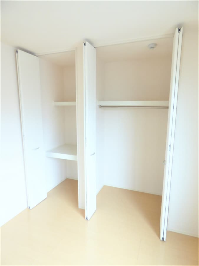 壁一面の大型クローゼット 神戸６番館