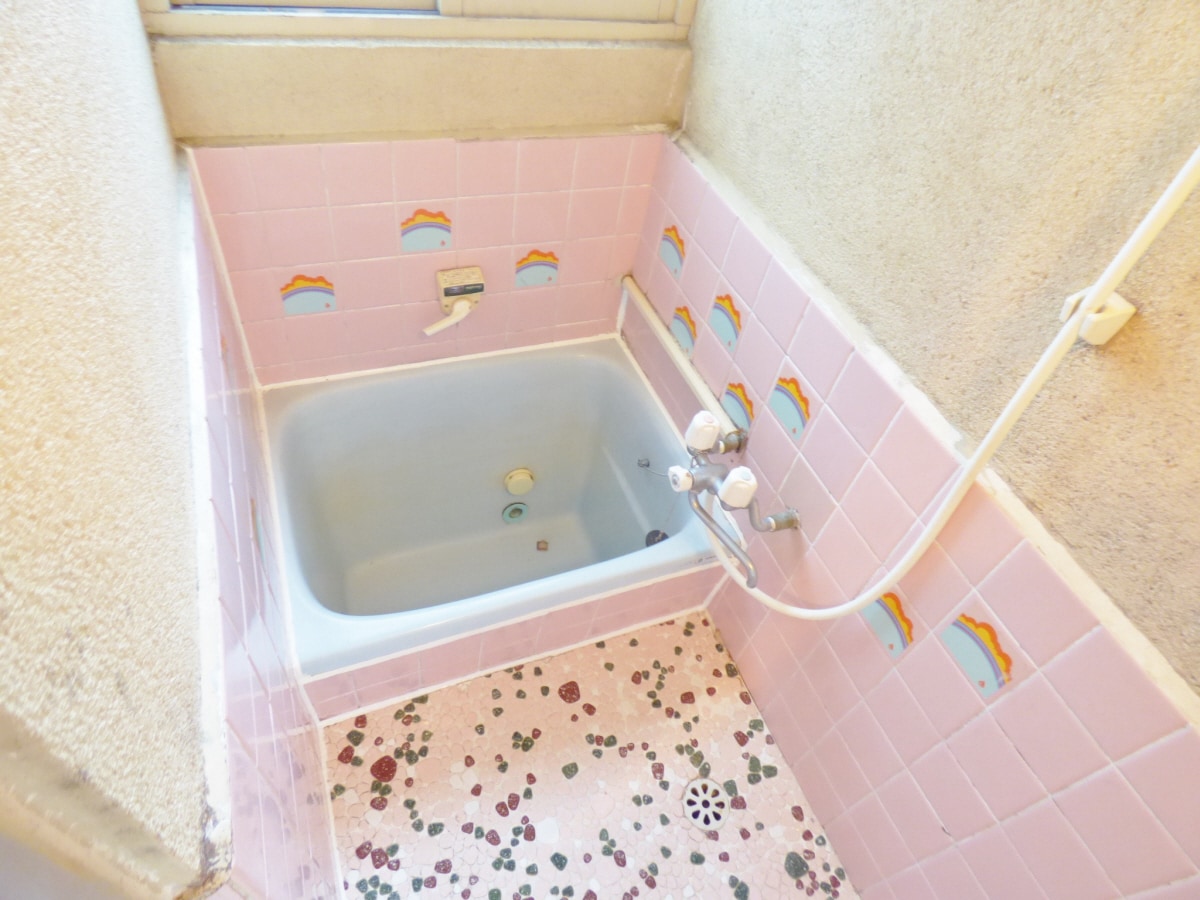 シャワー付窓付浴室 西舞子荘北棟