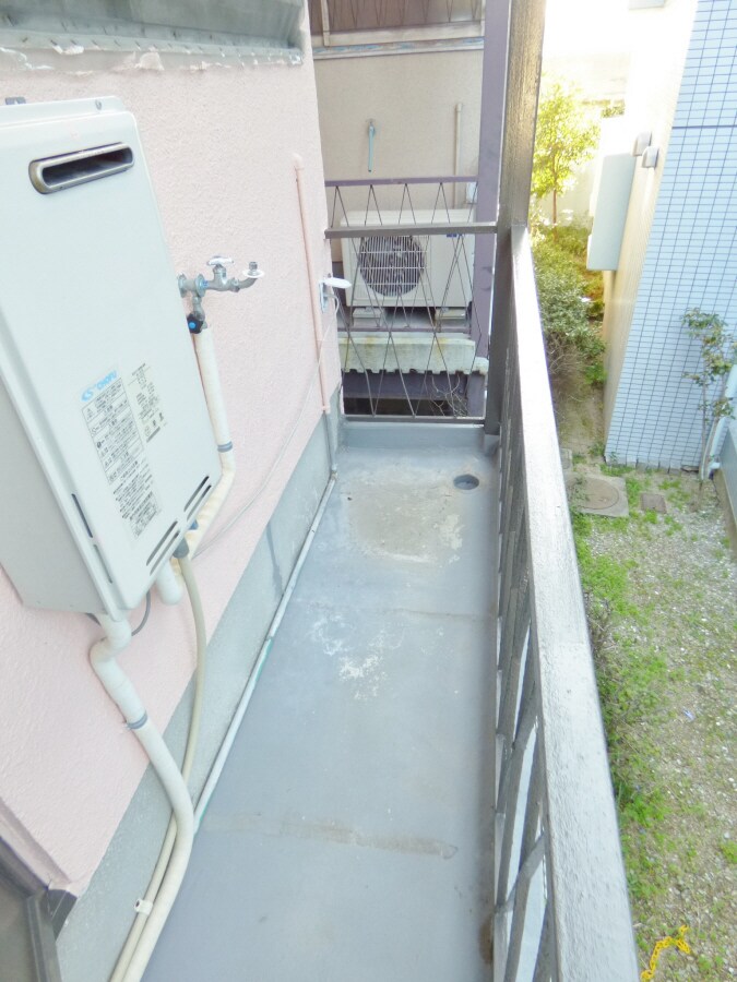 明るいバルコニー 西舞子荘北棟