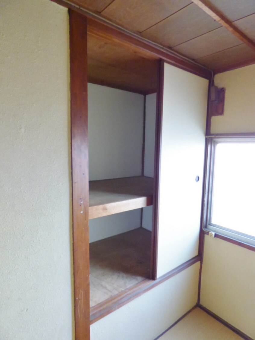 押入 西舞子荘北棟