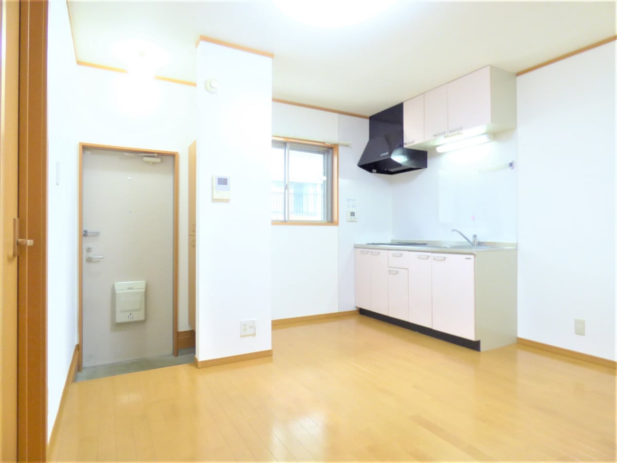 窓付ダイニングで明るいです コートフジ