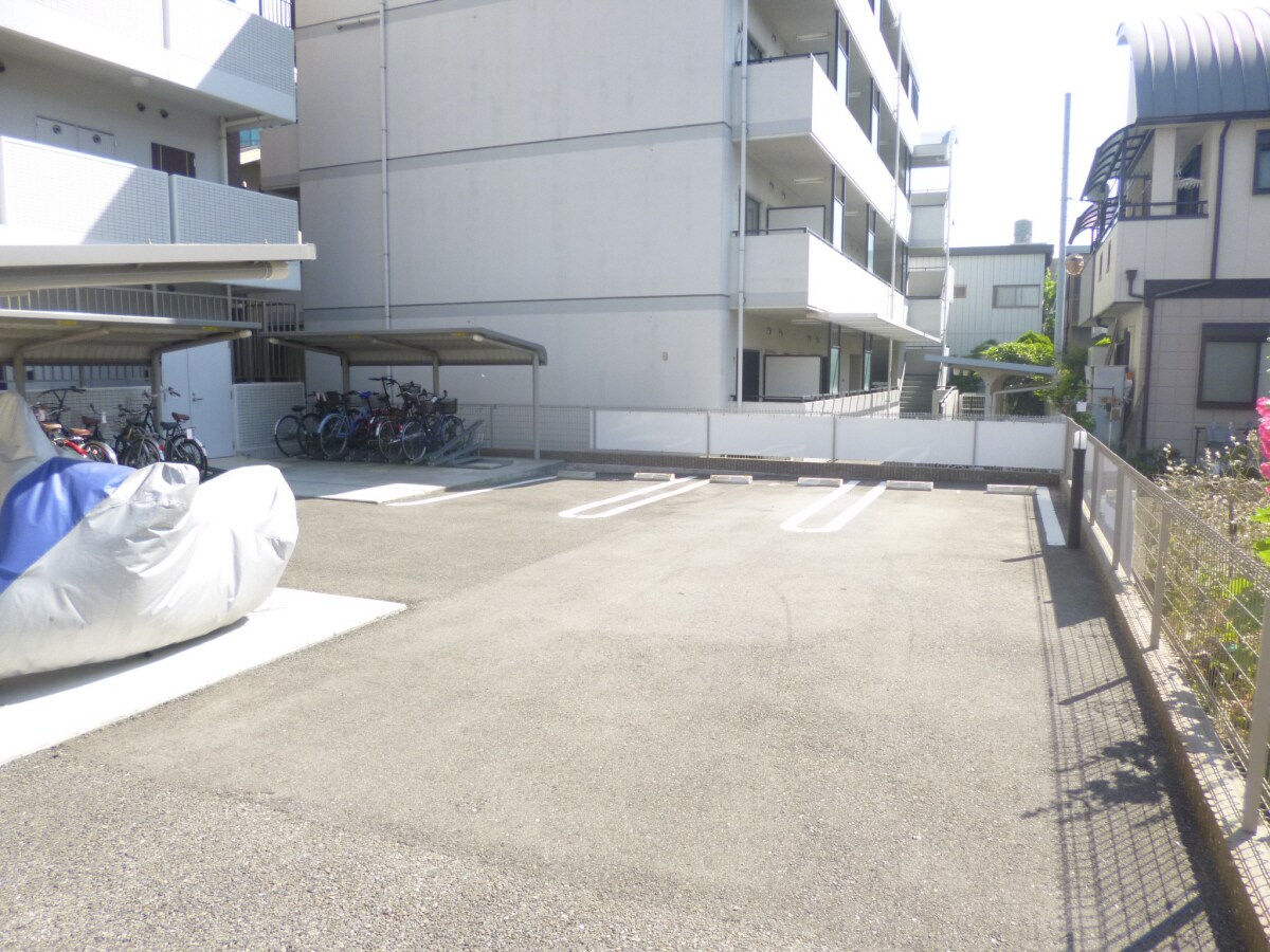 敷地内駐車場完備 エトワール・フィクス