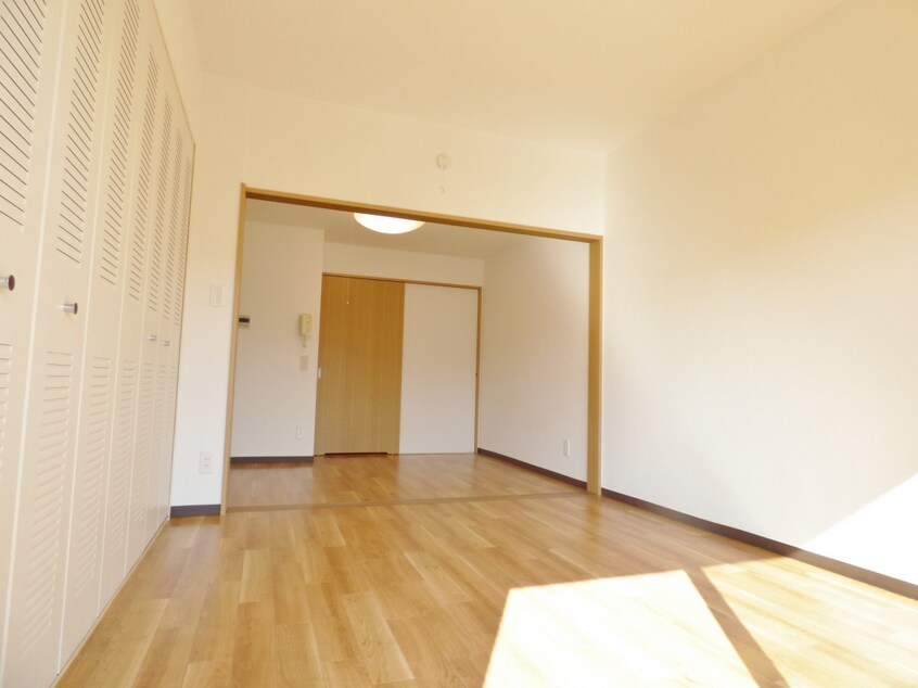 広々とした洋室 ＰａｒｋＣｏｕｒｔ東須磨