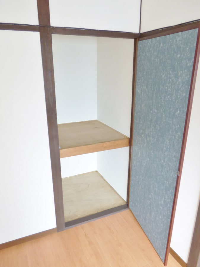 洋室の物入 丸吉マンション