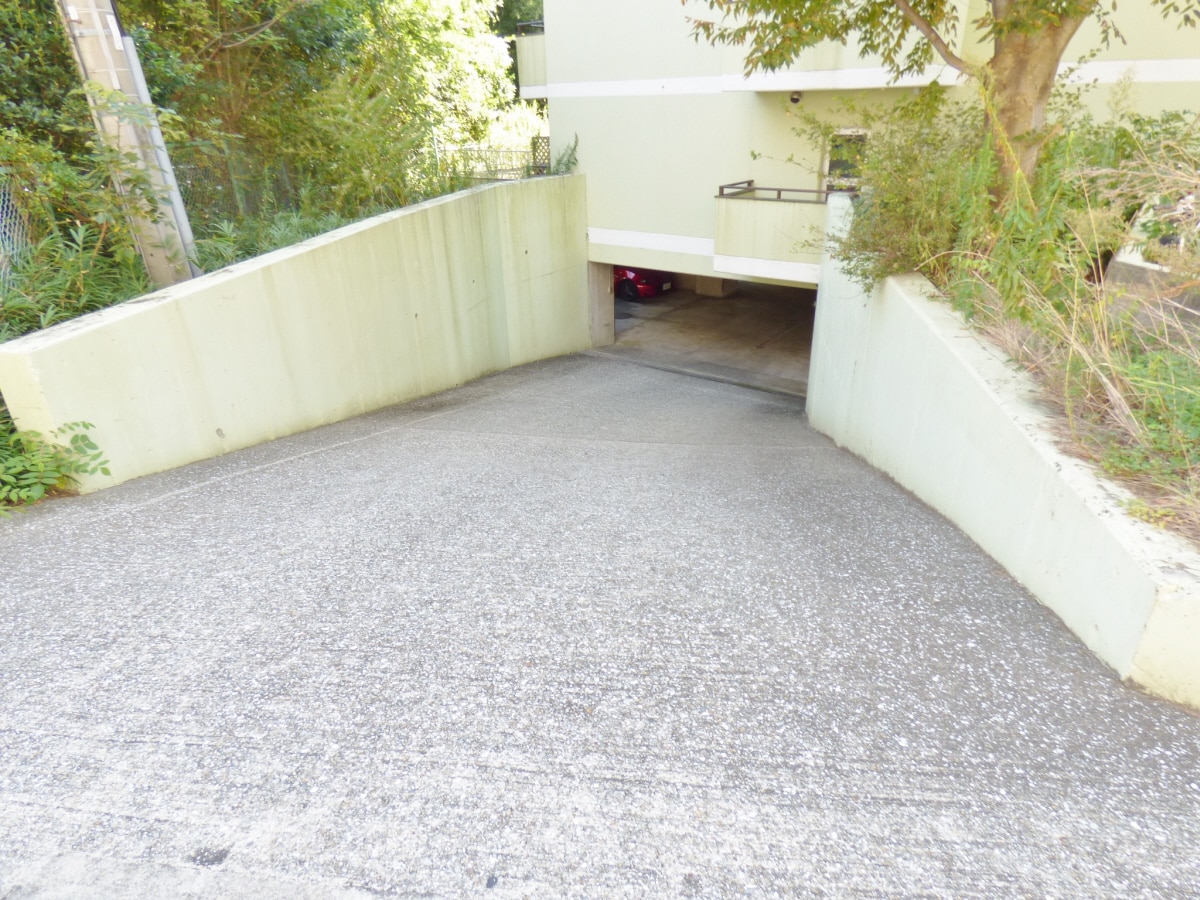 敷地内駐車場完備 メービウス妙法寺