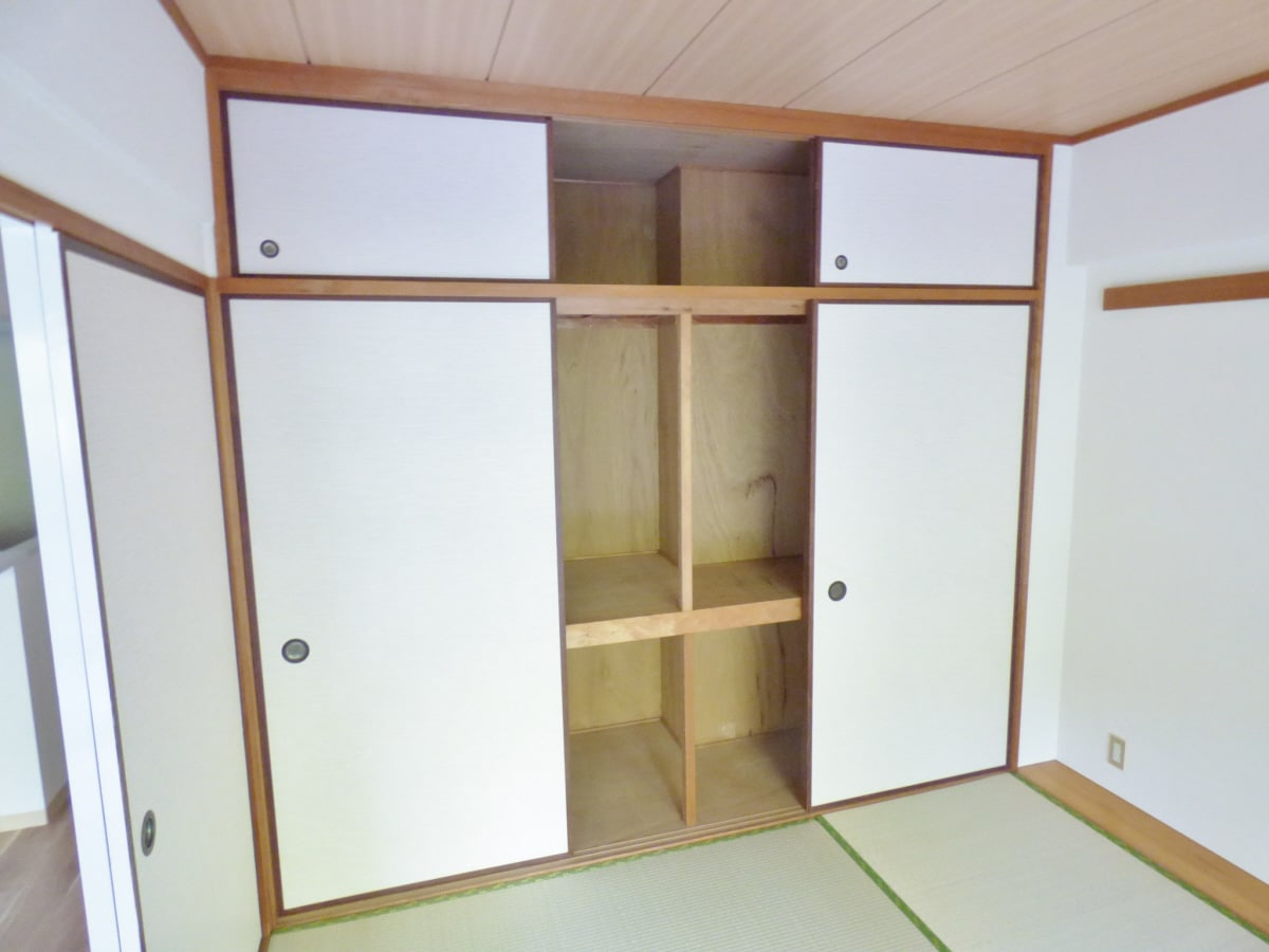 壁一面の広々とした押入 メービウス妙法寺