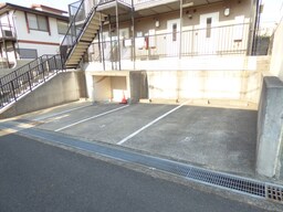 敷地内駐車場完備