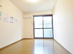 明るい洋室６帖