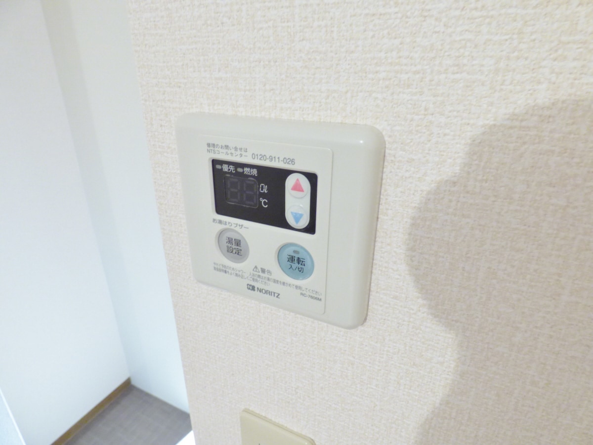 給湯器リモコン メゾンドアヴニール名谷