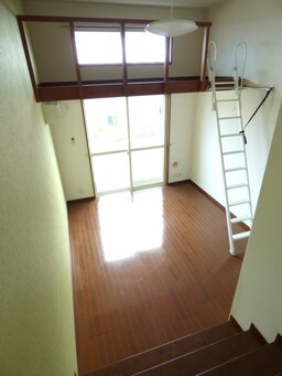 天井高のオシャレな洋室