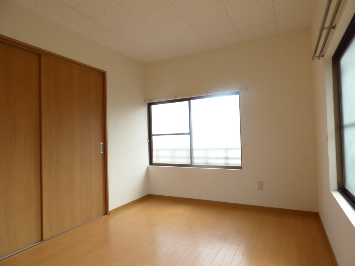 キレイな洋室 湊川文化西棟