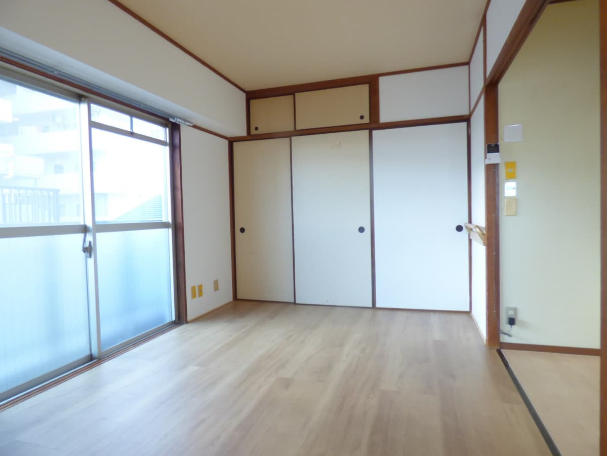 明るい洋室 メイクアップハイツ須磨浦