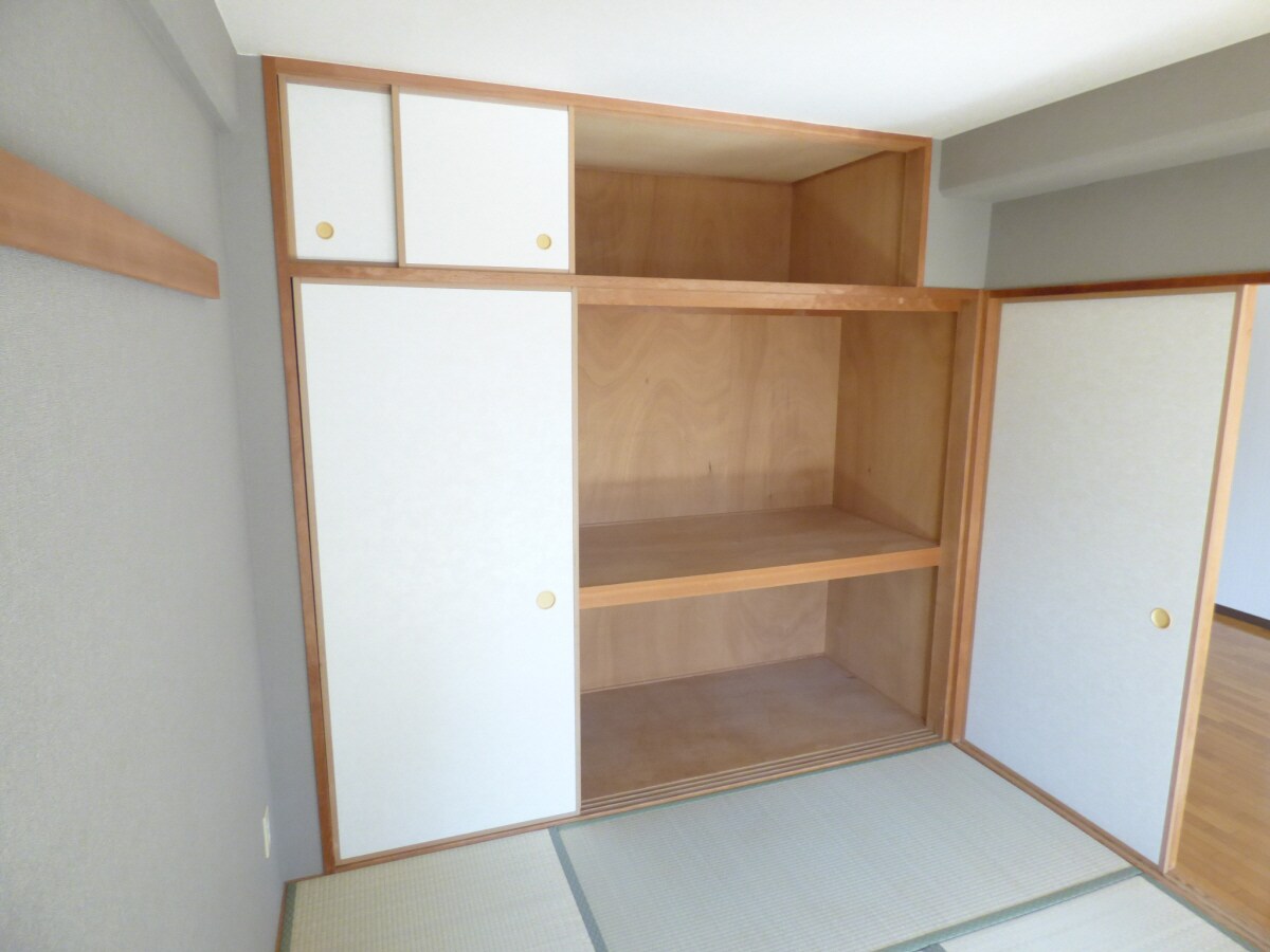 壁一面ある広々とした押入 ワコーレプラージュ須磨