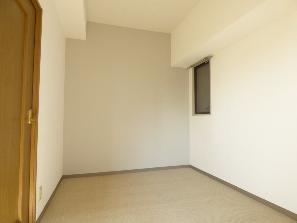 アクセントクロスがオシャレな洋室 ワコーレプラージュ須磨