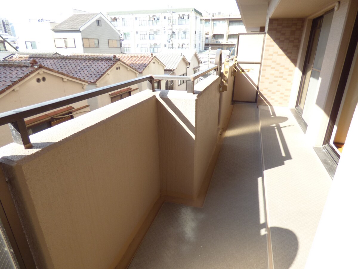 南西向きバルコニーで日当たり良好 ワコーレプラージュ須磨