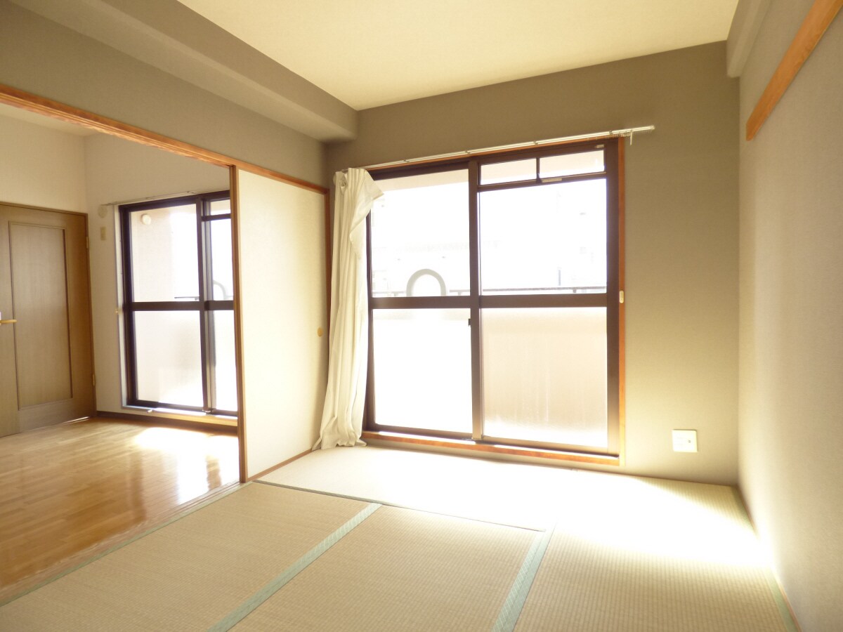 明るい和室 ワコーレプラージュ須磨